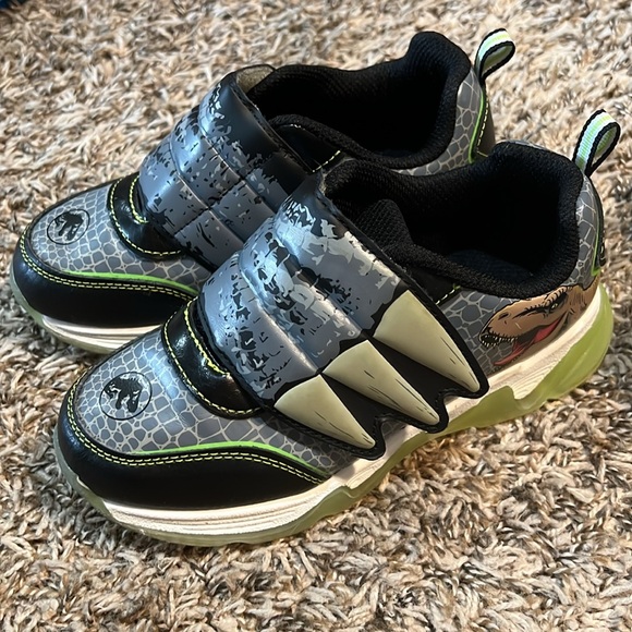 Jurassic World Toddler Boys' Athletic Sneakers - Black/Gray/Green Size 1 - Picture 4 of 7